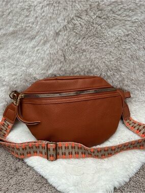 Women’s Tan Leather Crossbody Belt Bag